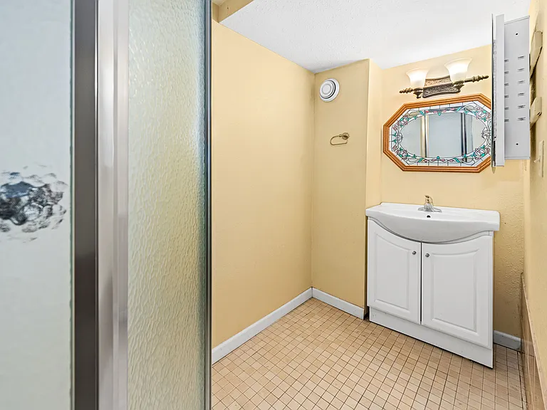 315 N 14th Ave E #1 — Photo 15