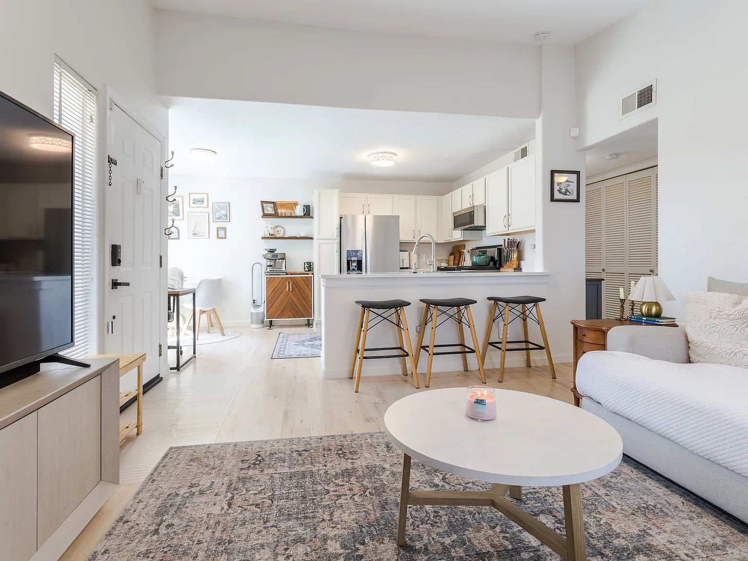1 bed, 722 sqft, $1,590 — Photo 2