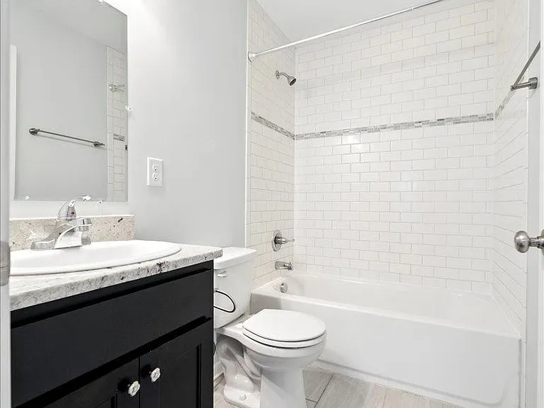 600 W 32nd St #2 — Photo 16