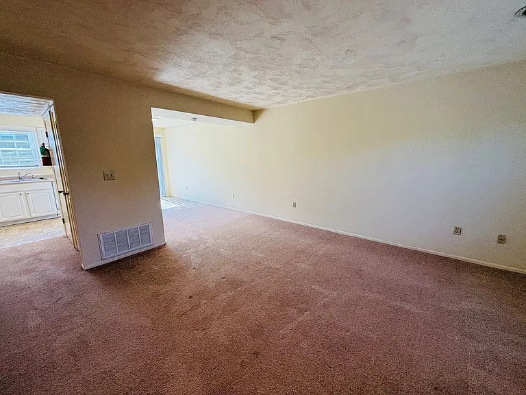 335 New Kent Rd — Photo 4
