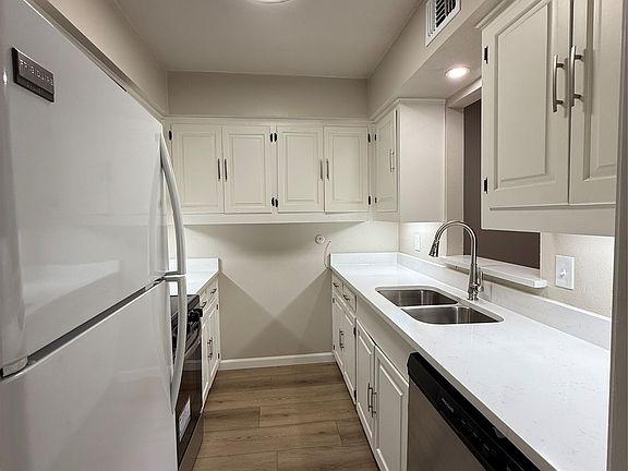 5th image of 902 S Weatherred Dr #902-F