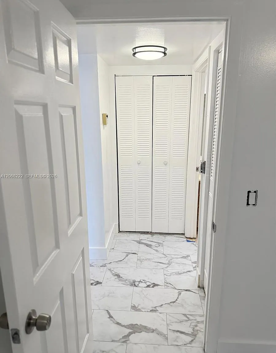 Whitehall Condo Of The La — Photo 3