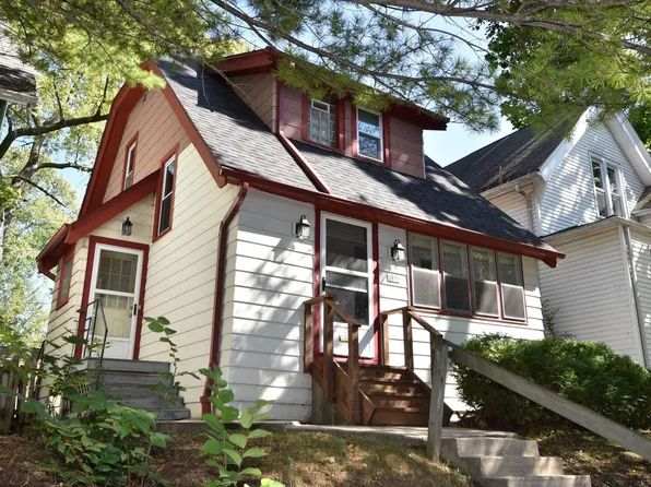 3118 North Newhall STREET, Milwaukee, WI 53211