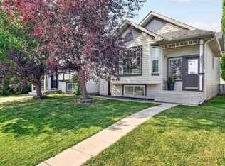 307 E Covehaven Vw NE, Calgary, AB T3K 5S4