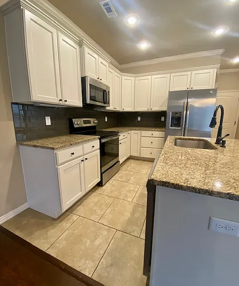 1047 N Leverett Ave — Photo 6