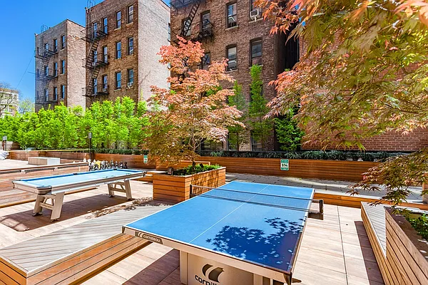 Rented by MySpaceNYC | media 24