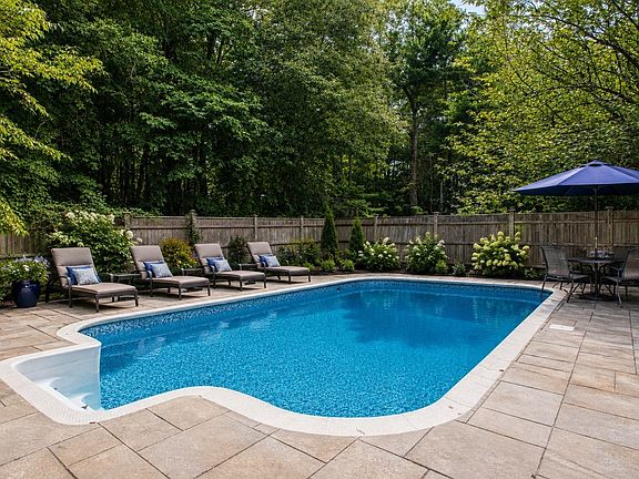 3rd image of 30 Edgewood Ln