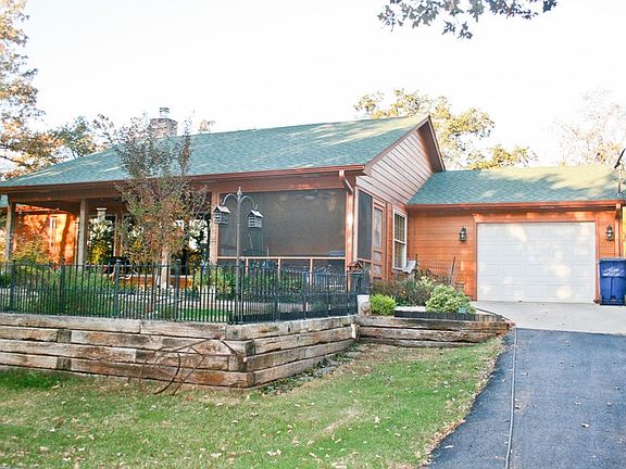 Front of House (view 2) : Shows paved driveway.