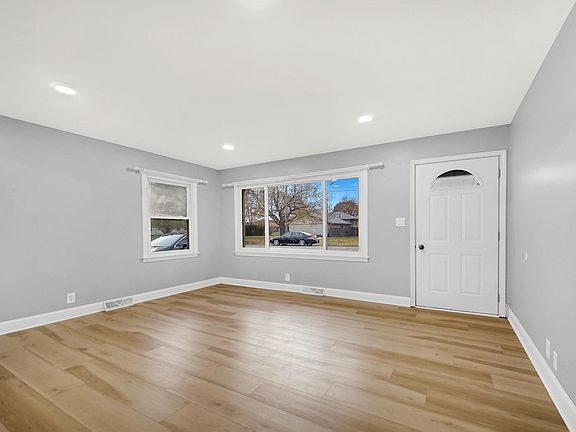 4th image of 1541 Lincoln St