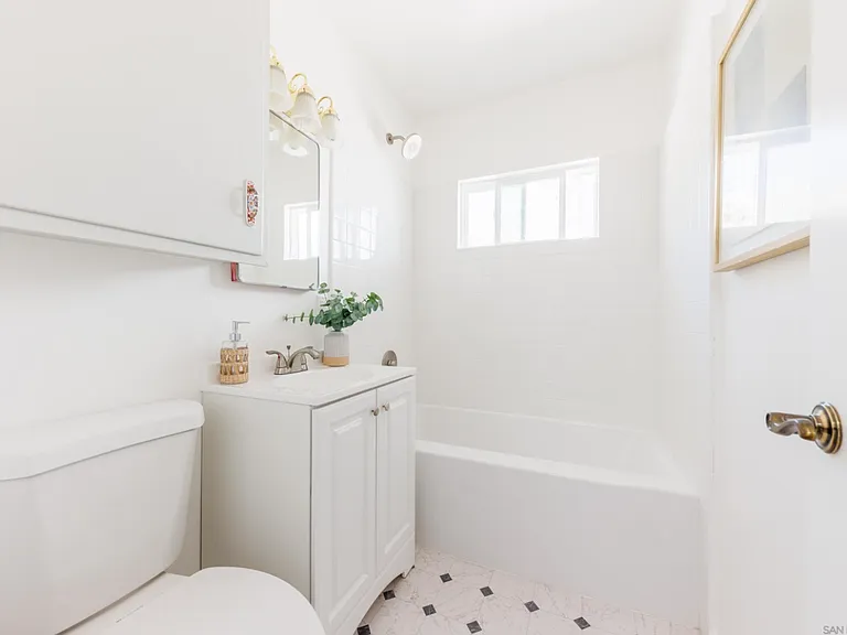 5146 Solar St — Photo 8