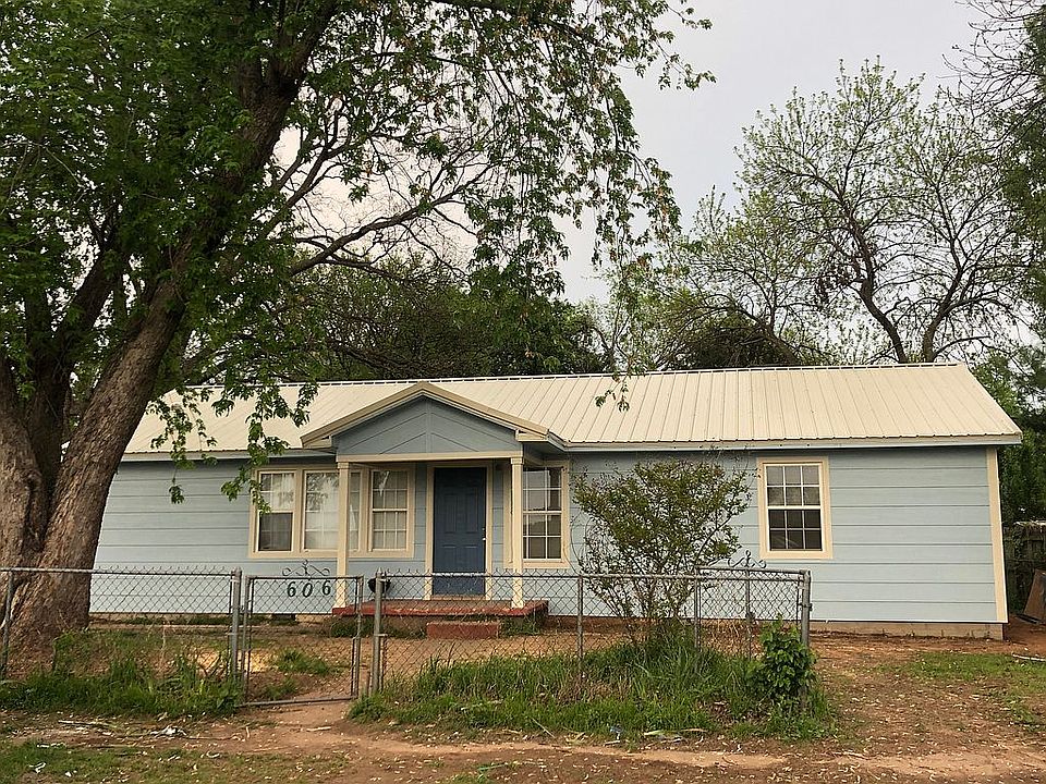 1st image of 606 N Pecan St