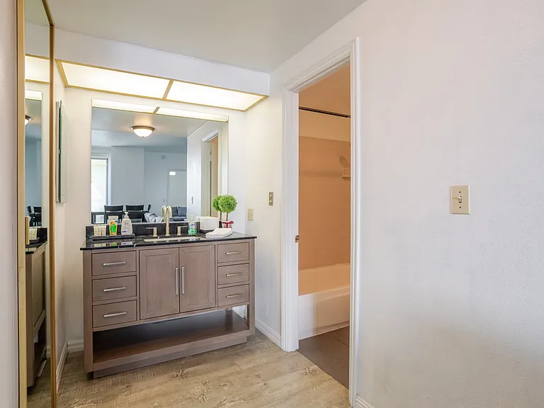 321 S San Vicente Blvd #505 — Photo 22
