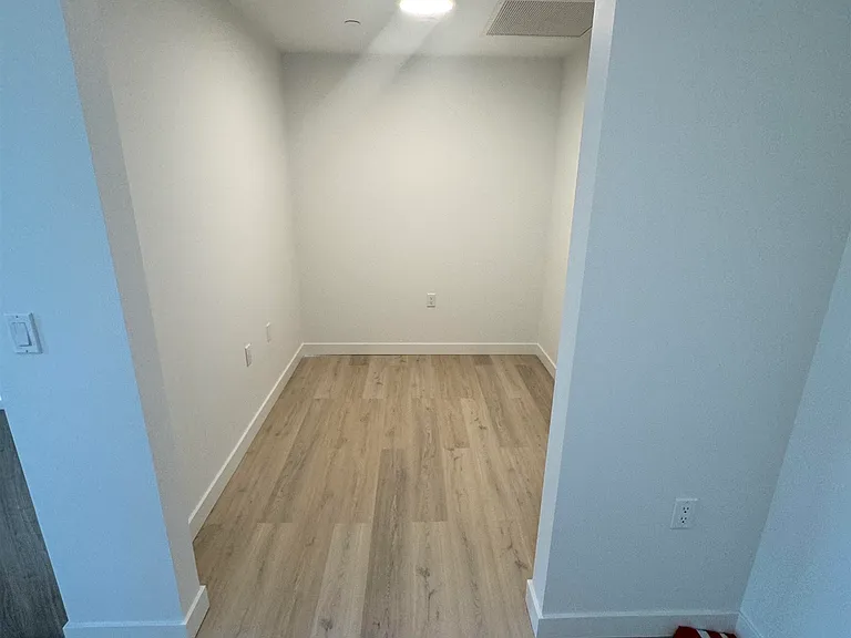 1616 Lloyd Ave #30 — Photo 10