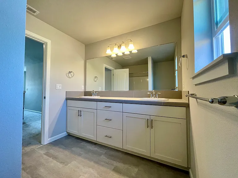 7170 SE Sarah Dr — Photo 6