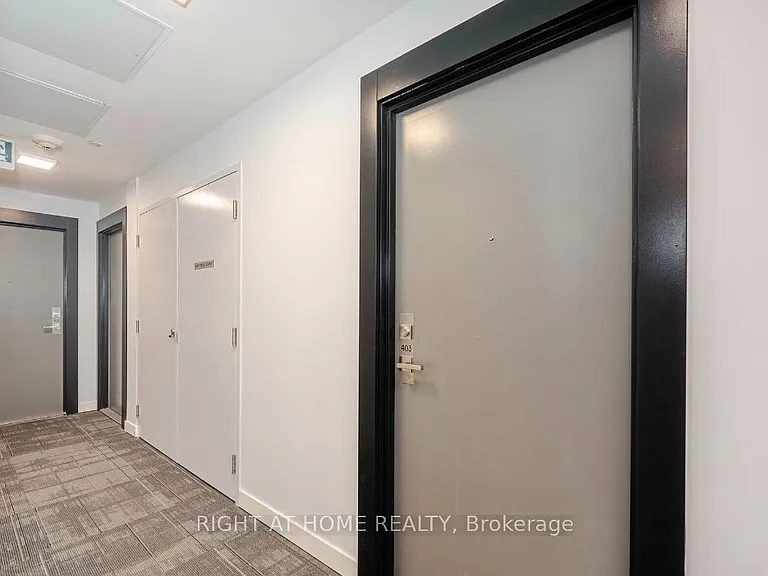 17 Dundonald St #403 — Photo 25
