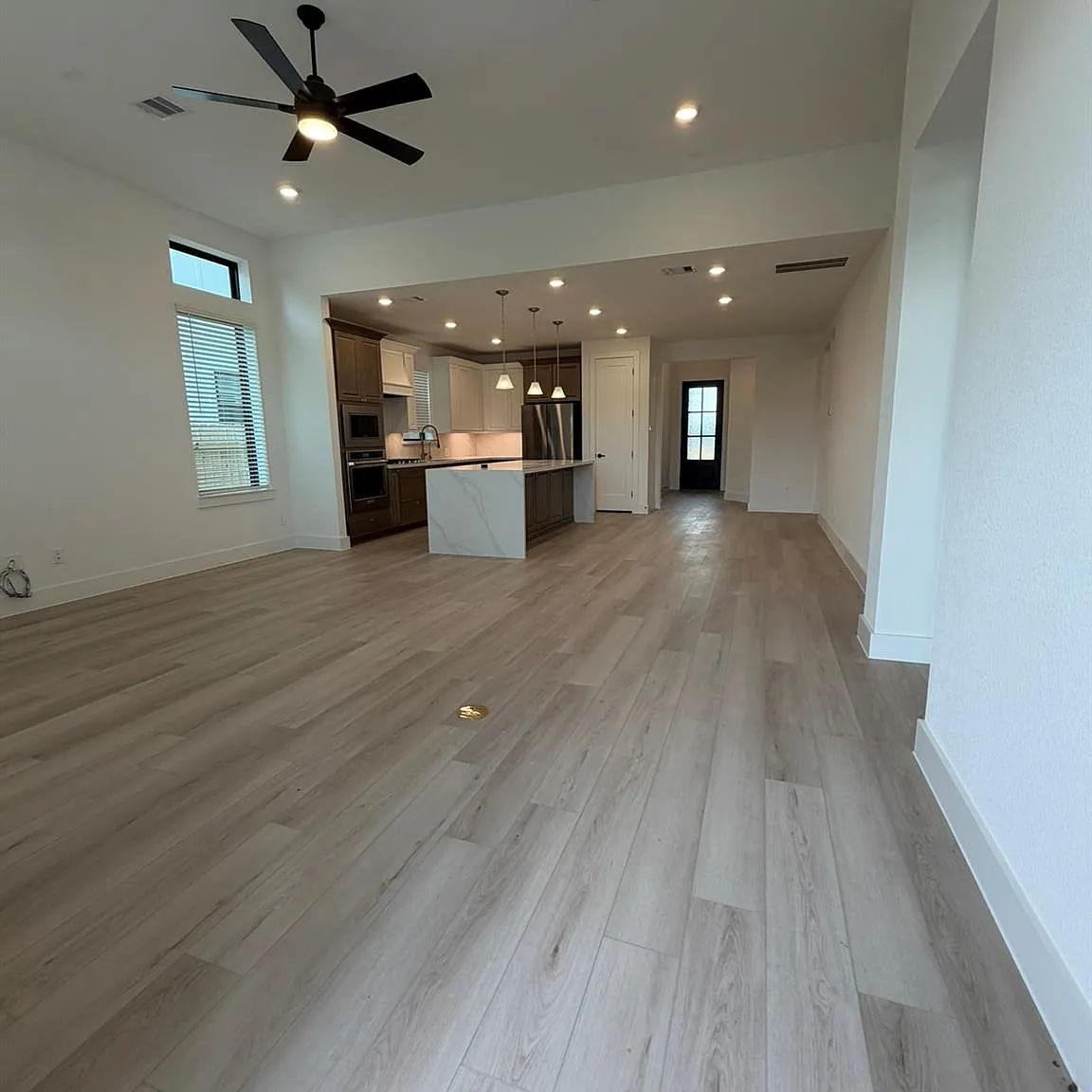 3 bed, 3.0 bath, 1979 sqft, $2,750 — Photo 3