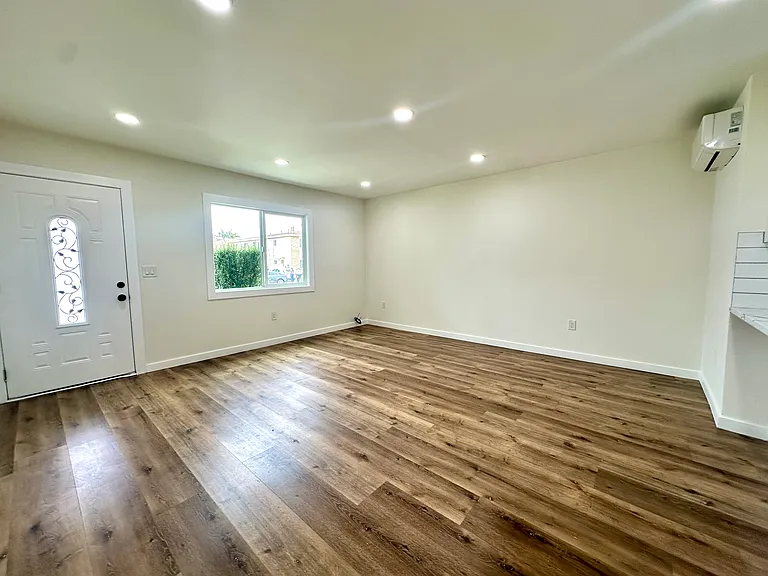2230 S Grand Ave — Photo 3