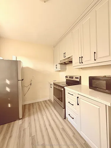 544 Dundas St E Photo 1