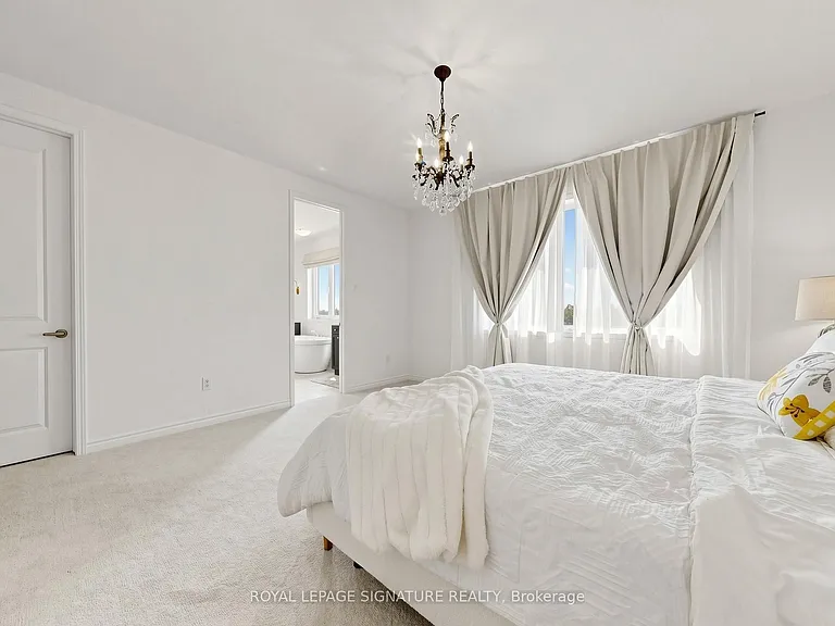 635 Newlove St — Photo 28