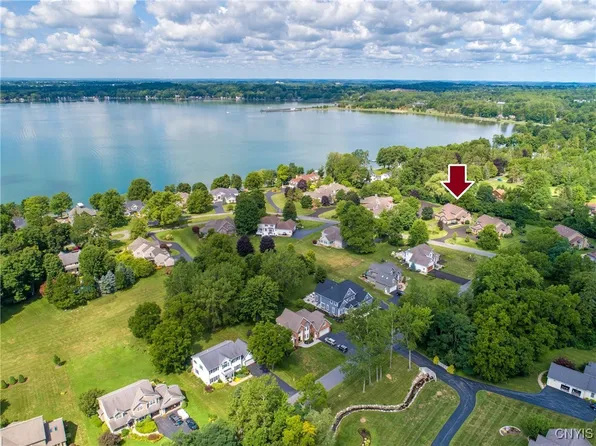 28 Willowbrook Dr, Auburn, NY 13021