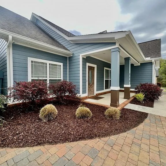 215 Savannah Dr — Photo 3