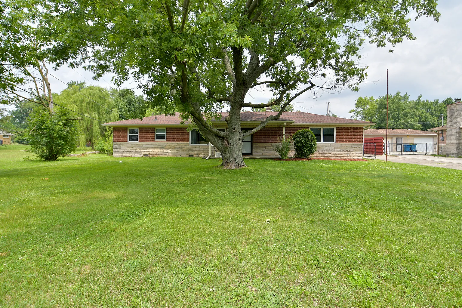9100 Brookville Rd photo 1