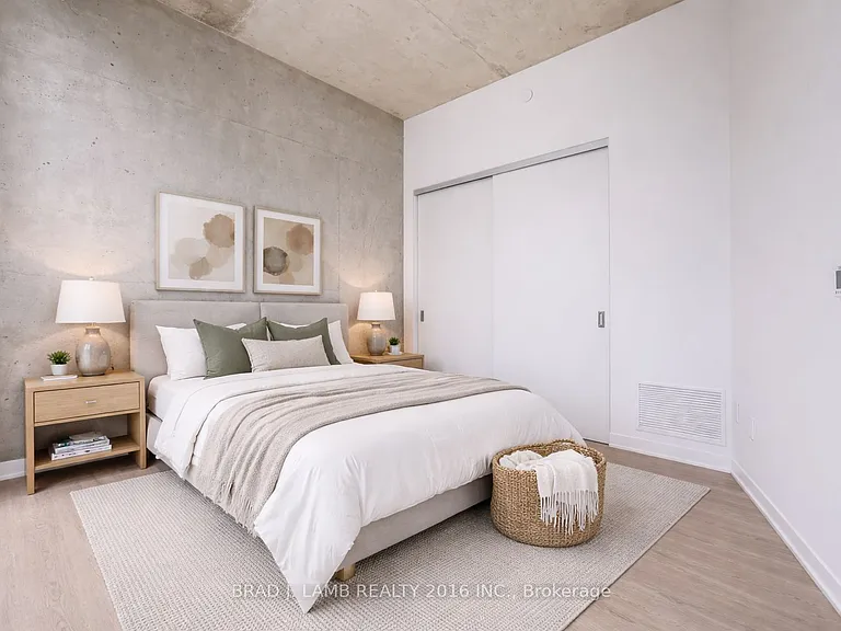 284 King St E #1004 — Photo 3