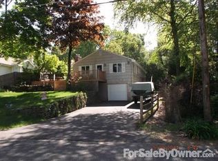 430 Lakeview Dr, Suffield, CT 06093