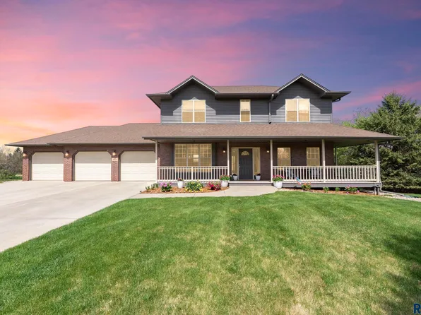 909 S Fawn Ct, Sioux Falls, SD 57110