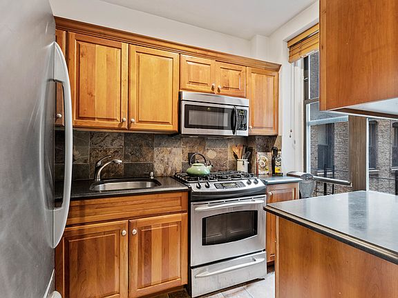 5th image of 323 W 83rd St APT 2A