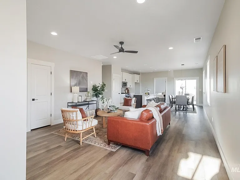 12518 Ochoco St — Photo 3
