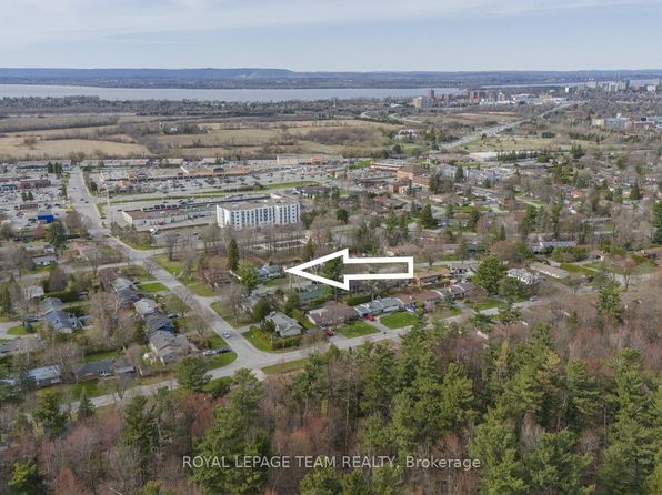 19 Pinepoint Dr, Ottawa, ON K2H 6B1