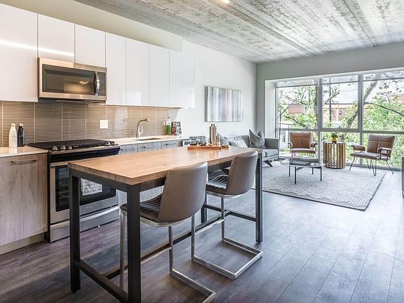 5th image of 2160 W Wabansia Ave #310