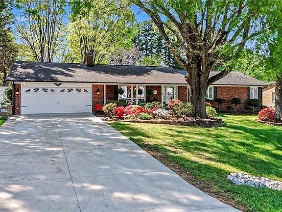 4th image of 1488 Spring Hill Cir