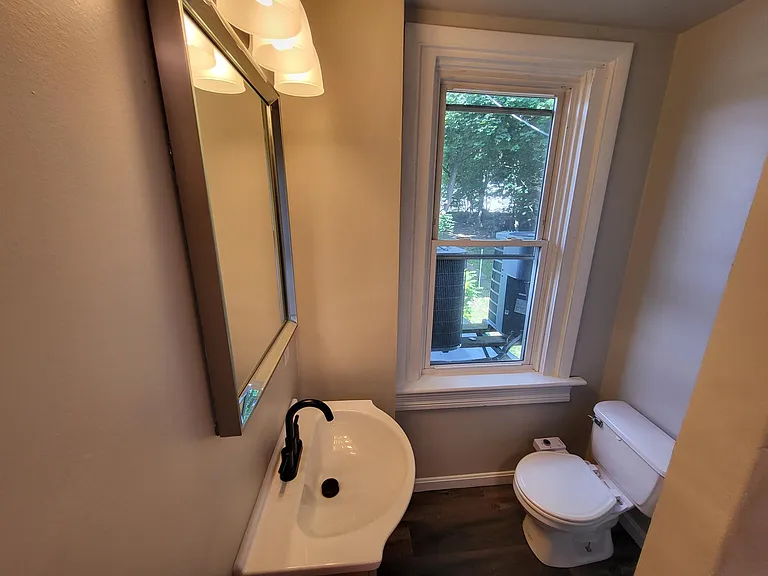 201 E Market St #2R — Photo 11
