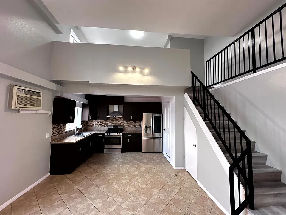 432 N Kingsley Dr.