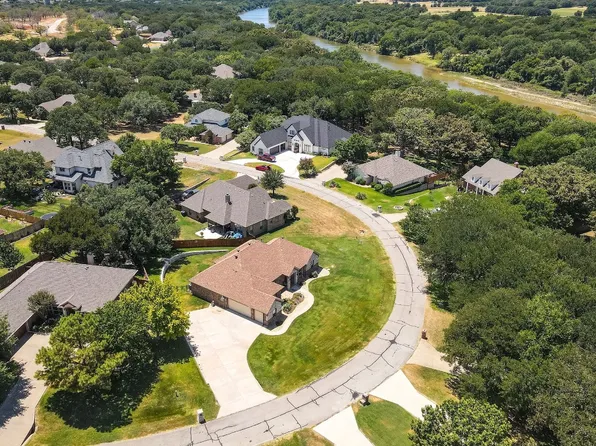 8520 Kingsley Cir, Granbury, TX 76049