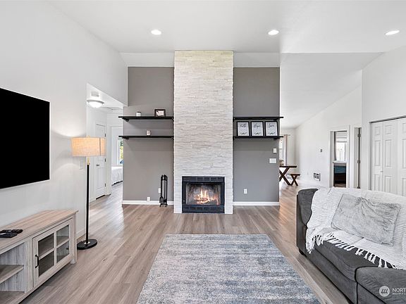 5th image of 1317 E Street SE
