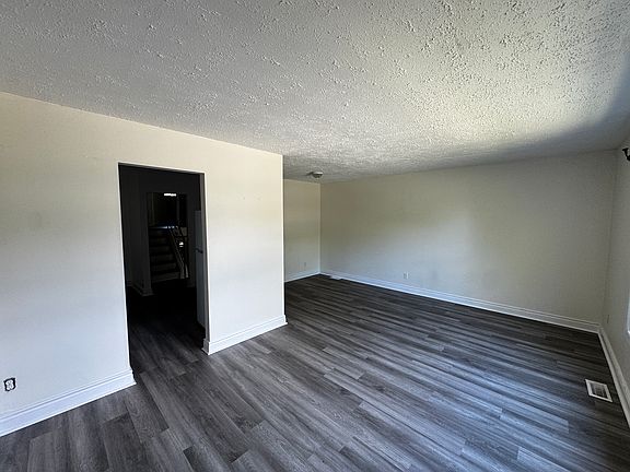 3rd image of 7 Calderwood Dr #1