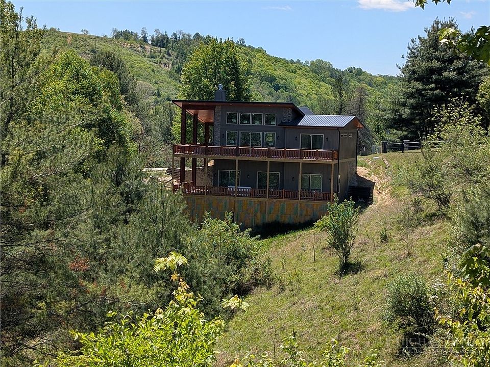 2nd image of 19 Cozy Cabins Circle