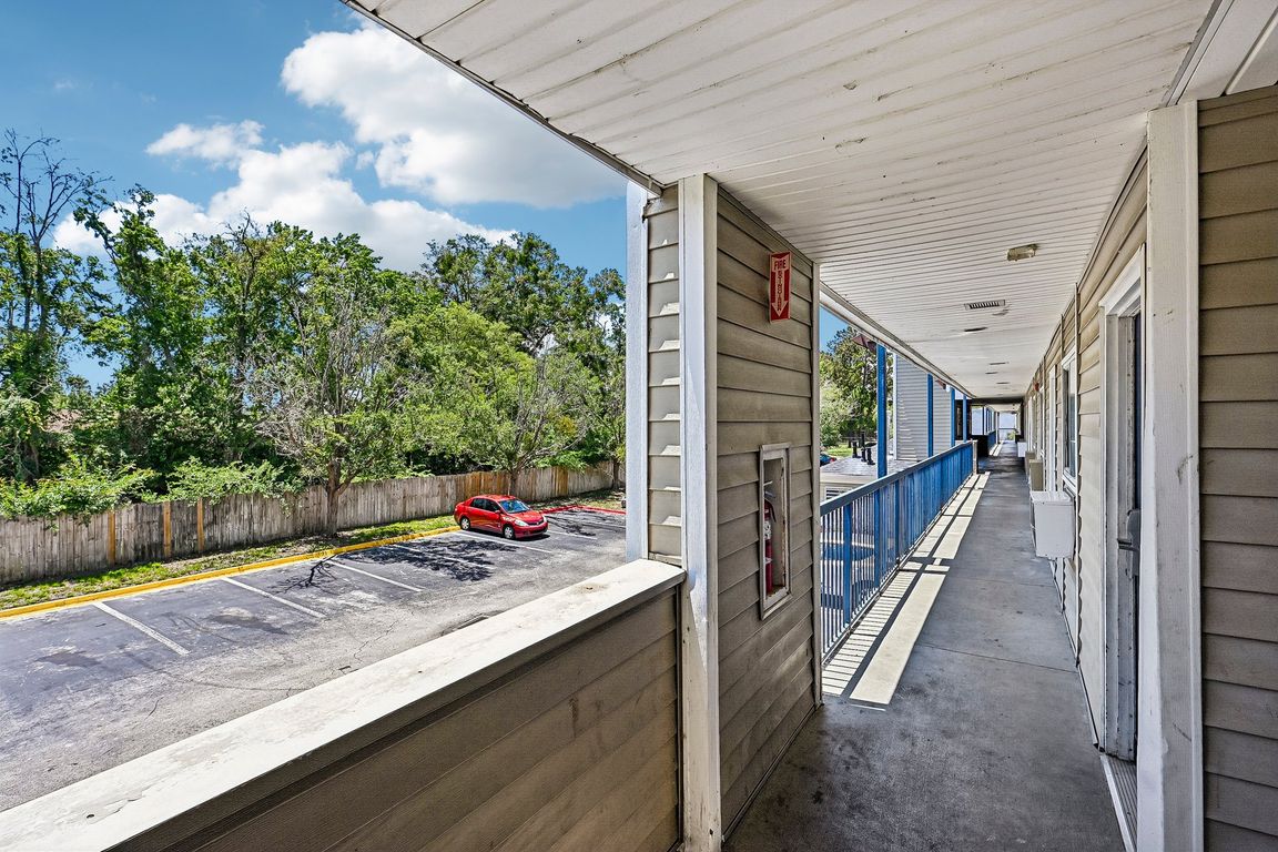 Siegel Select Jacksonville/Orange Park - 1656 Wells Rd Orange Park