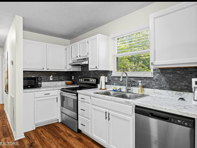 2803 Brooks Ave — Photo 4