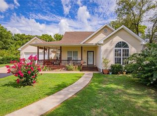 804 Dallas St SW, Gravette, AR 72736