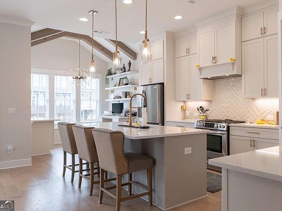 5th image of 4476 Lemon St