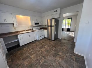 5922 NW Creekview Dr, Parkville, MO 64152