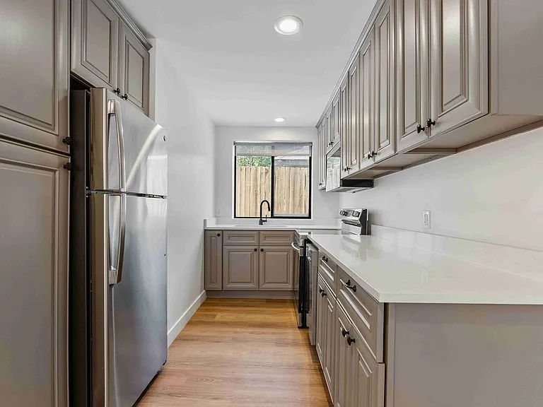 1016 E 900 S — Photo 9