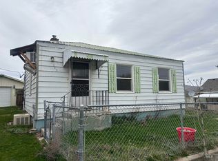 645 3rd St E, Huntington, OR 97907