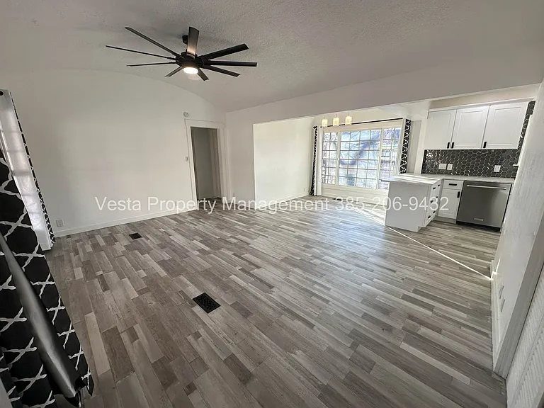 852 Canyon Rd #1 — Photo 2