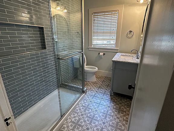 5th image of 940 Santa Rosa St