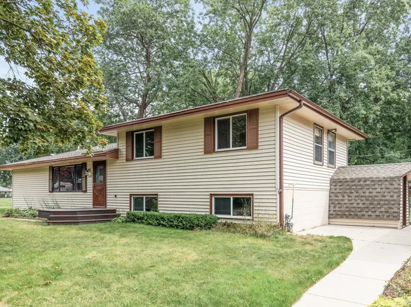 2630 Mayer Ln E, Saint Paul, MN 55119